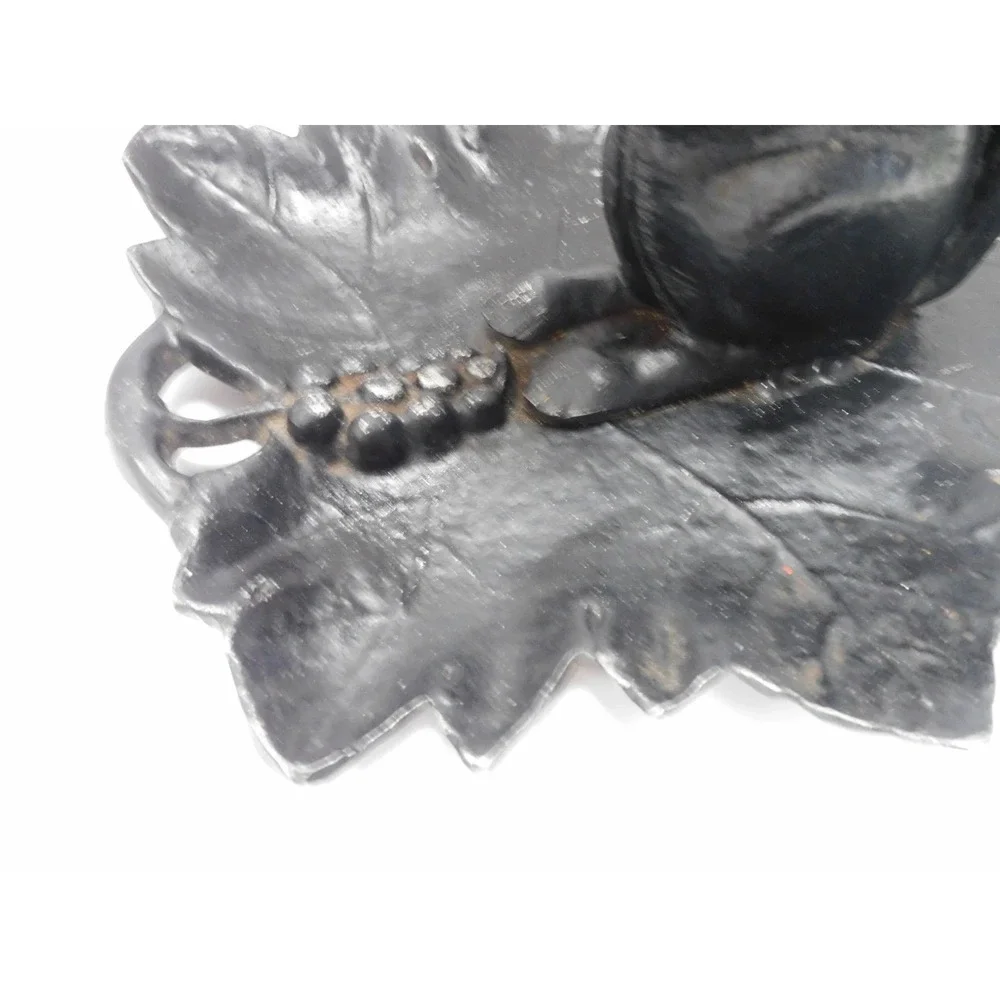 VTG Cast Iron Squirrel Nutcracker on Leaf Base Rustic Black Metal Decor JC115